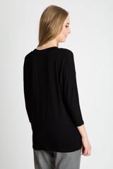 Czarna bluzka typu nietoperz z dekoltem w serek