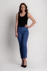 Niebieskie dopasowane spodnie w kant