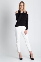 Czarna bluzka z surowym wykończeniem