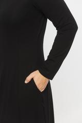 Elastyczna czarna sukienka z miękkiej dzianiny