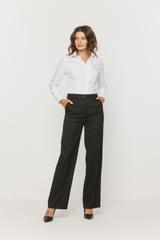 Elegancka biała koszula z żabotem