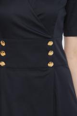 Elegancka granatowa sukienka kopertowa z bawełną