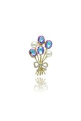 An elegant gold brooch in the shape of a bouquet featuring pearls and cubic zirconia