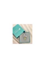 An elegant gold brooch in the shape of a bouquet featuring pearls and cubic zirconia