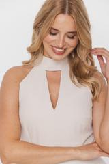 Elegancki beżowy kombinezon ze stójką i szeroką nogawką