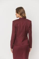 Elegancki bordowy żakiet ze stójką i delikatną baskinką