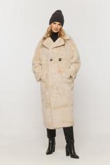 Futerkowy jasny płaszcz zapinany dwurzędowo