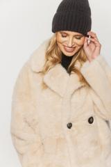 Futerkowy jasny płaszcz zapinany dwurzędowo