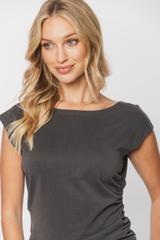 Grafitowa bluzka z miękkiej dzianiny z ozdobnym marszczeniem