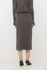 Grafitowa dopasowana spódnica za kolano