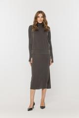 Grafitowy golf z nietoperzowym rękawem