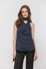 Granatowa wizytowa bluzka z szarfą i dekoltem woda