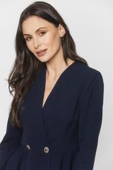 Granatowy kobiecy żakiet podkreślający talię