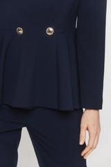 Granatowy kobiecy żakiet podkreślający talię