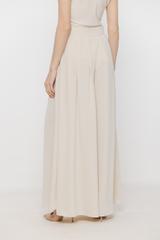 Jasnobeżowe spodnie palazzo z zakładkami