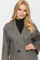 Jesienny płaszcz w jodełkę o skróconym fasonie