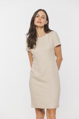 Klasyczna beżowa sukienka w stylu Chanel