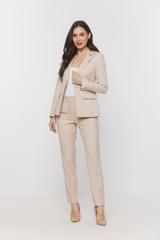 Klasyczny beżowy żakiet z zapięciem na jeden guzik