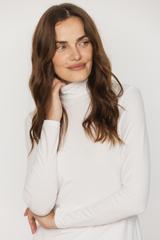 Klasyczny dzianinowy półgolf w kolorze ecru