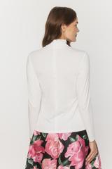 Klasyczny dzianinowy półgolf w kolorze ecru