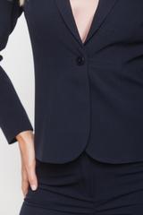 Klasyczny żakiet z tkaniny w granatowym kolorze