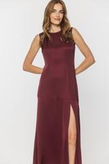 Kobieca długa sukienka z satynowej wiskozy w kolorze burgundowym