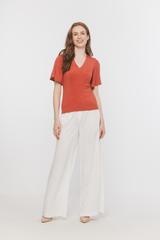 Kobieca dzianinowa bluzka z rozkloszowanym rękawkiem