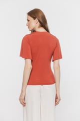 Kobieca dzianinowa bluzka z rozkloszowanym rękawkiem