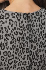 Kobieca ołówkowa sukienka z motywem panterki w odcieniach szarości