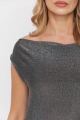 Kobieca sukienka o długości maxi w kolorze srebra