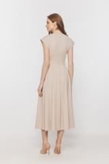 Kopertowa sukienka z beżowej dzianiny wiskozowej