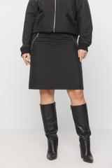Krótka spódnica z czarnej pikowanej tkaniny