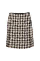 Short skirt made of thick fabric in the Chanel style