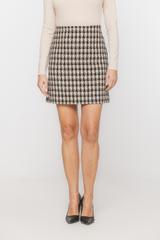 Short skirt made of thick fabric in the Chanel style
