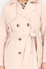 Krótki dwurzędowy trencz z paskiem i podszewką