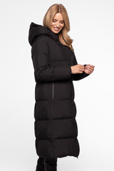 Płaszcz puchowy z kapturem w kolorze czarnym