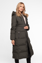 Płaszcz puchowy z kapturem w kolorze khaki