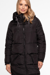 Prosta funkcjonalna kurtka zimowa w kolorze czarnym