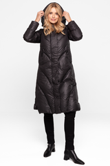 Zimowa czarna kurtka za kolano z naturalnym wypełnieniem