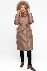 Puchowa długa kurtka w kolorze cappuccino