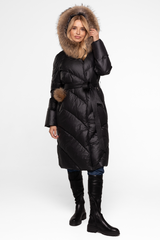 Puchowa długa kurtka w kolorze czarnym