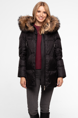 Czarna krótka kurtka z naturalnym wypełnieniem