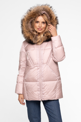 Jasnoróżowa krótka kurtka z naturalnym wypełnieniem