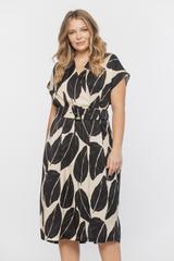 Lekka sukienka z paskiem z satyny wiskozowej