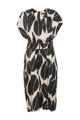 Lekka sukienka z paskiem z satyny wiskozowej