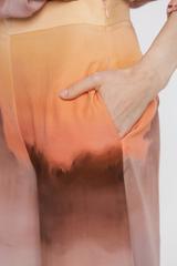 Lekkie wiskozowe spodnie z malarskim motywem