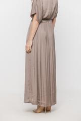 Letnia spódnica maxi w kolorze kremowego brązu