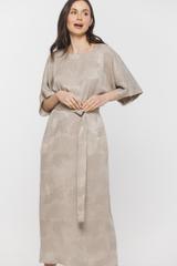 Letnia sukienka z fakturowanej beżowej tkaniny wiskozowej