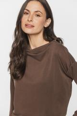 Luźna dzianinowa bluzka w odcieniu brązu z długim rękawem