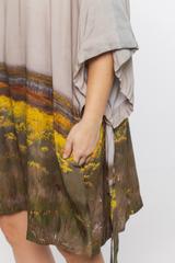 Luźna oryginalna tunika z troczkami w rękawach